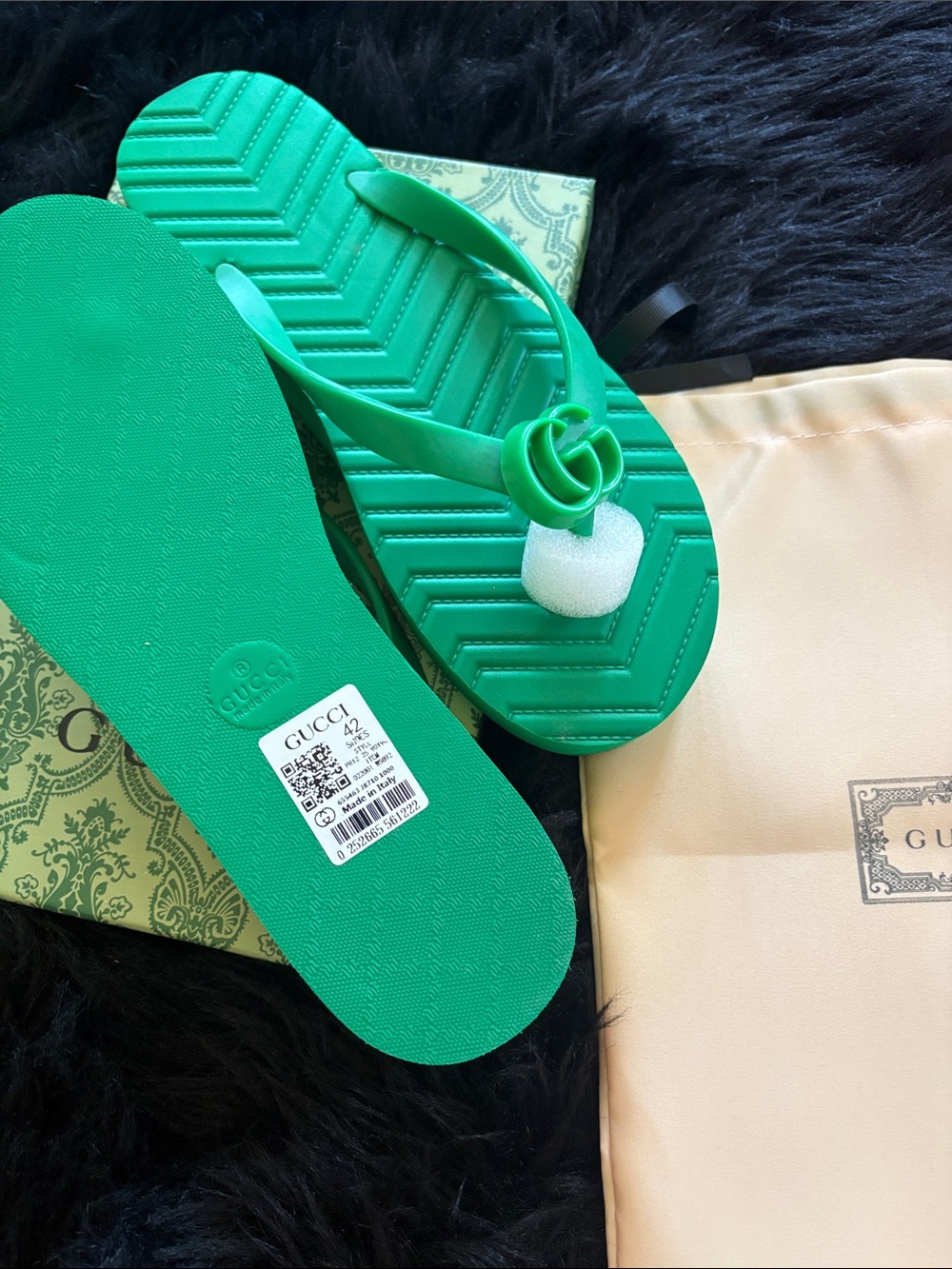 Gucci Emerald Green Rubber GG Thong Sandal - Picture 4 of 5